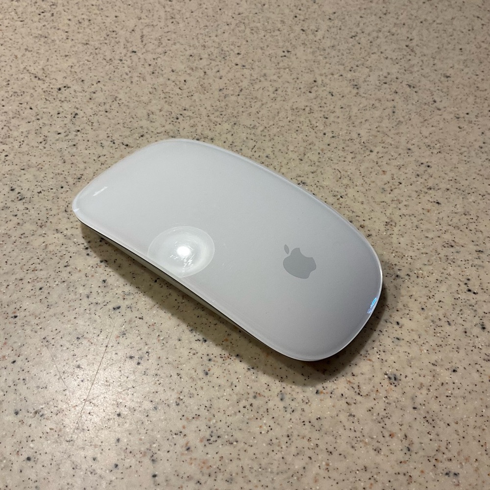 APPLE Magic Mouse - Bluetooth A1296 First Generation? Sleek White